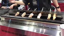 Vídeo de demonstração KOSEI GRILL 191 tipo KY-KL, frango grelhado e espetos